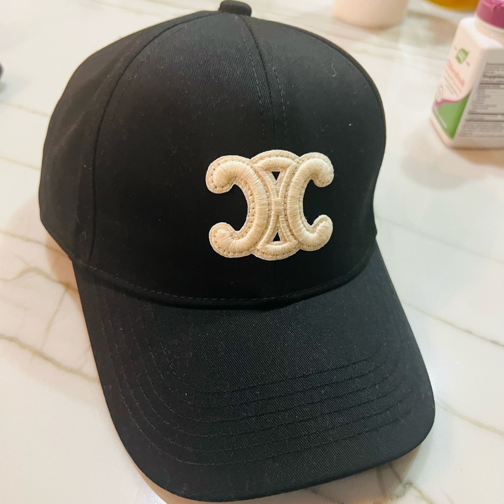 Celine Celine
triomphe baseball cap IN COTTON DRILL 🆕 - Picture 6 of 6
